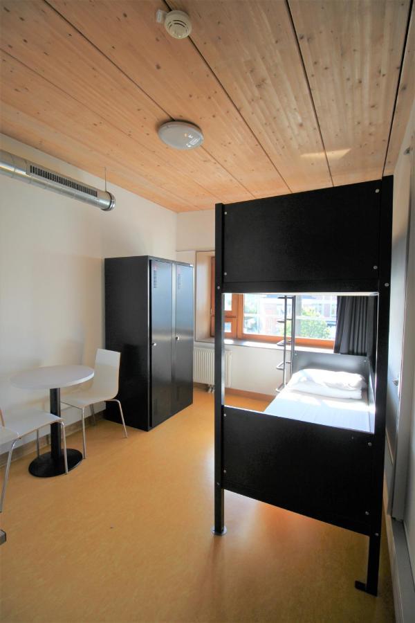 Room with 2 Bunk Beds with Ensuite Shower – Shared Toilets